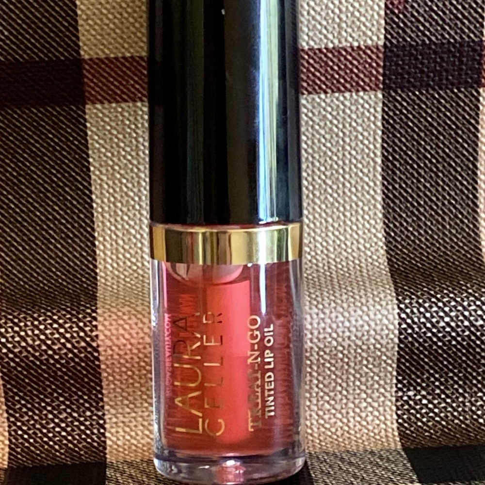 Laura Geller Tinted Lip Oil in Knockout NeverUsed Not Returnable